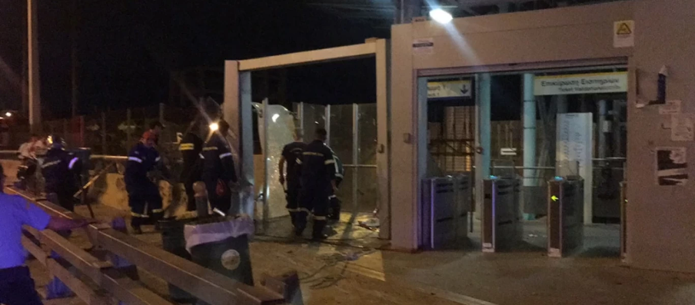 Όχημα έπεσε σε στάση λεωφορείου στην Παλλήνη -Ένας νεκρός και πέντε τραυματίες (φωτό)